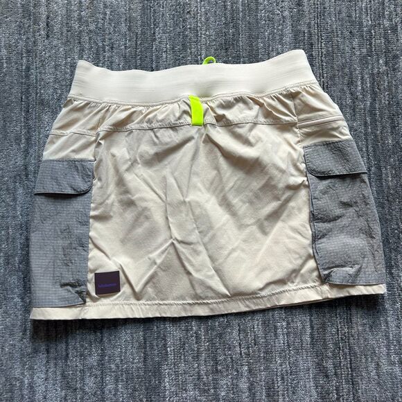 Lululemon Multi-Pocket Cargo High-Rise Hiking Skirt / Skort in Prosecco, size 12 - Picture 3 of 7